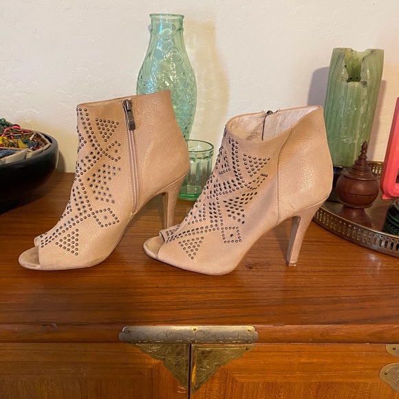 Vince Camuto Kanster Bootie REVOLVE - Picture 3 of 4